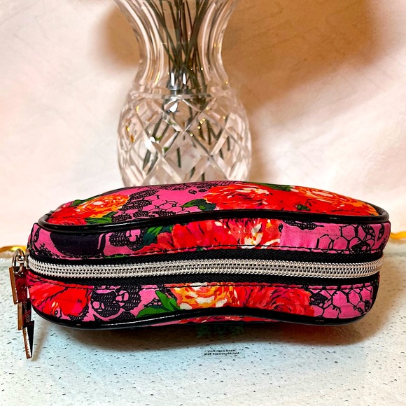New Betsey Johnson Cosmetic/Accessory Case - Picture 10 of 12